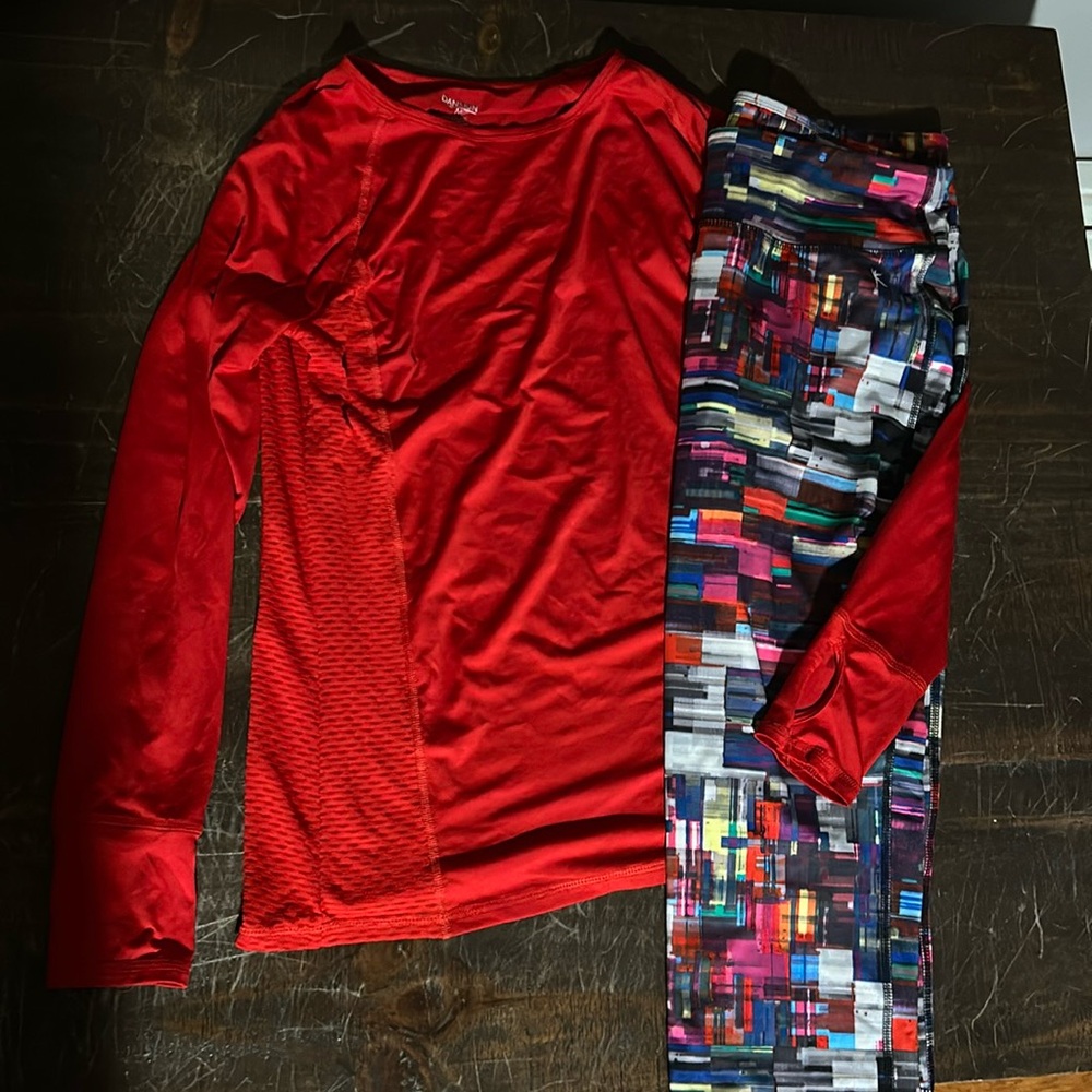 Exercise outfit. Multi color.